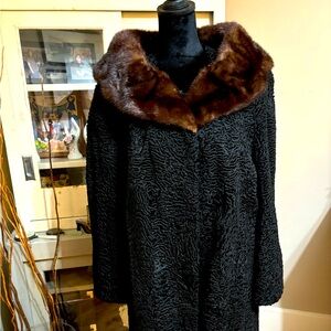 Beautiful Lambs Wool Coat with Fur Collar